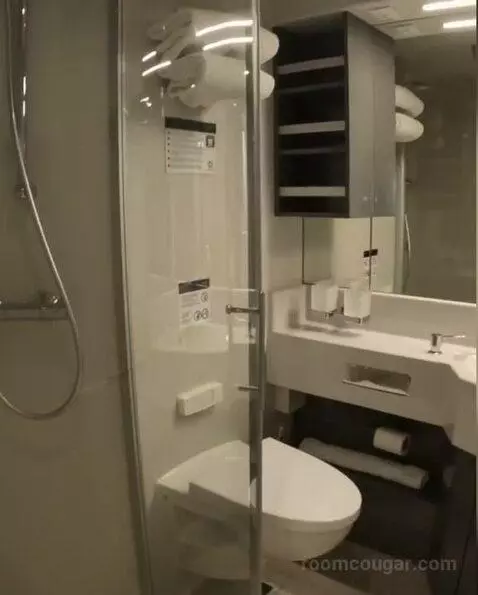 Suite (#13004) bathroom picture #1