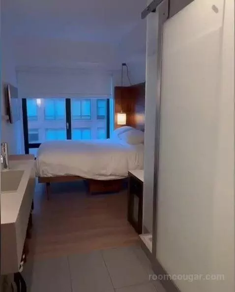 Queen Room with Courtyard View bed picture #1