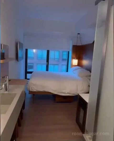 Queen Room with Courtyard View bed picture #2