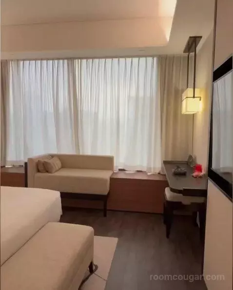 Deluxe Room bed picture #1