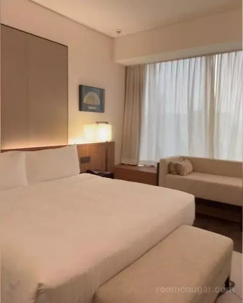Deluxe Room bed picture #3