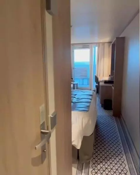Balcony Cabin (#11104) bed picture #3
