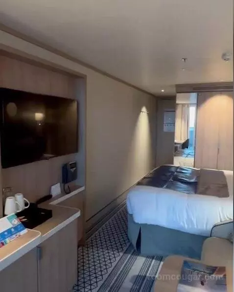 Balcony Cabin (#11104) bed picture #11