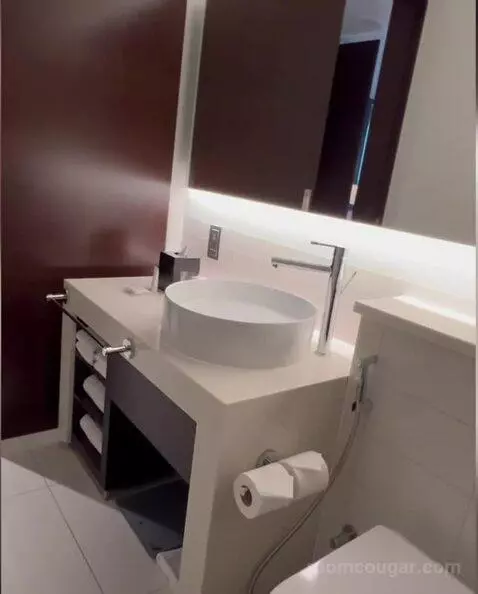 King Room with Sofa Bed bathroom picture #10