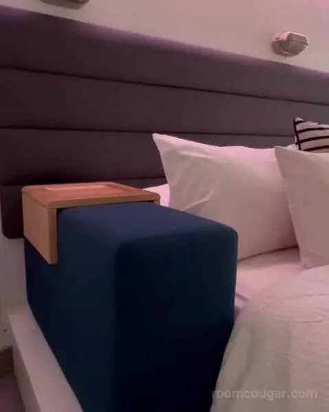 Balcony Cabin (10230A) bed picture #6