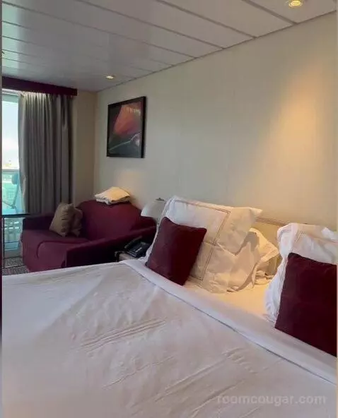 Balcony Cabin (#1112) bed picture #4