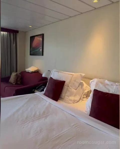 Balcony Cabin (#1112) bed picture #6