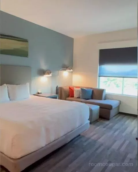 King Room bed picture #3
