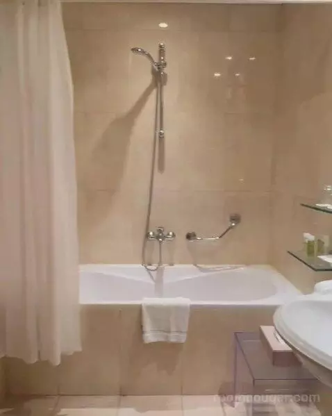 Superior Double or Twin Room bathroom picture #3