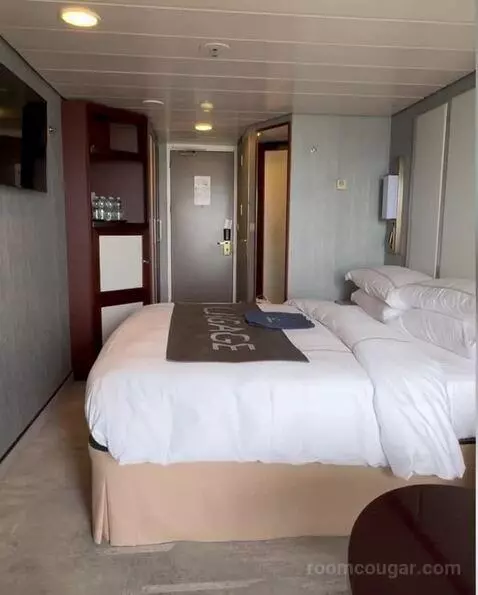Balcony Cabin (#7023) bed picture #5