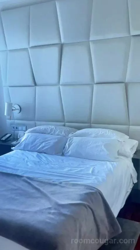 Junior Suite (#515) bed picture #7