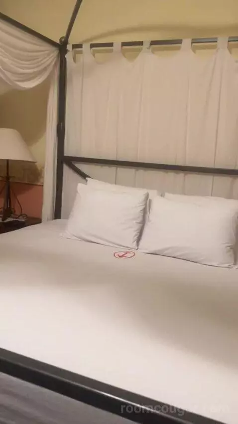 Master Suite bed picture #12