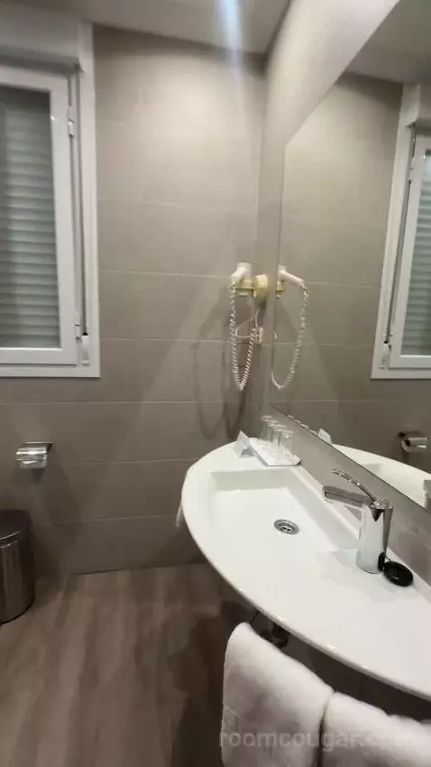 Quadruple Room bathroom picture #2