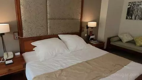 Junior Suite (#649) bed picture #11