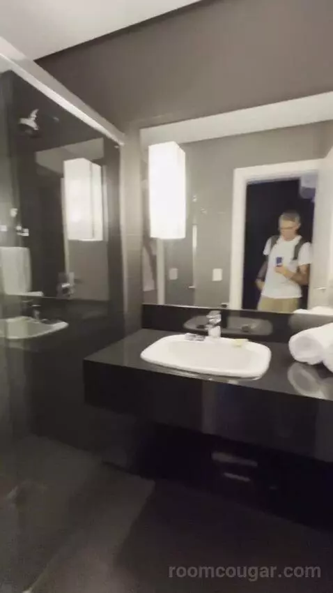 Deluxe King Room (#1906) bathroom picture #1