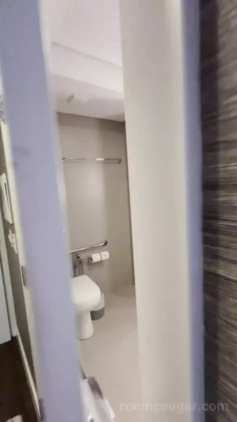 Queen Room - Disability Access (#1801) bathroom picture #2