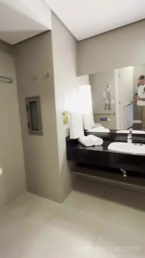 Queen Room - Disability Access (#1801) bathroom picture #8
