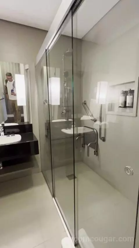 Queen Room - Disability Access (#1801) bathroom picture #9