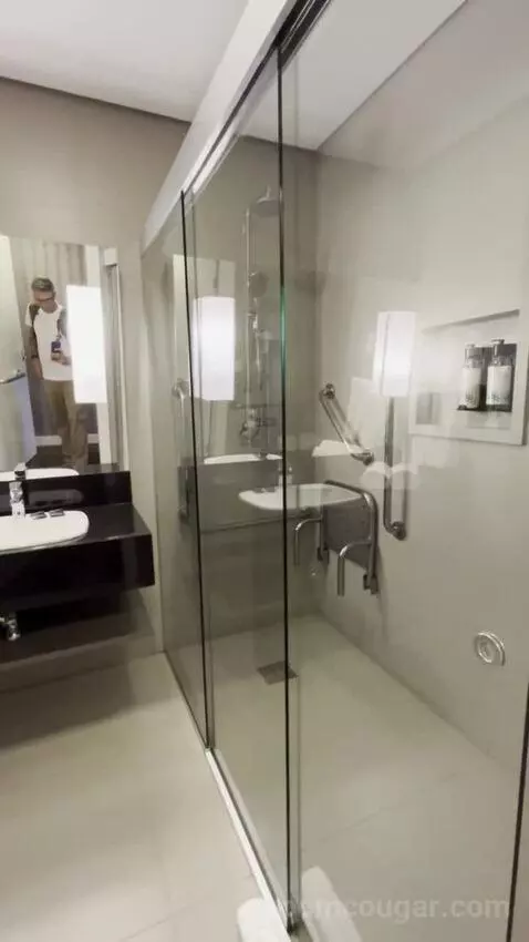 Queen Room - Disability Access (#1801) bathroom picture #11