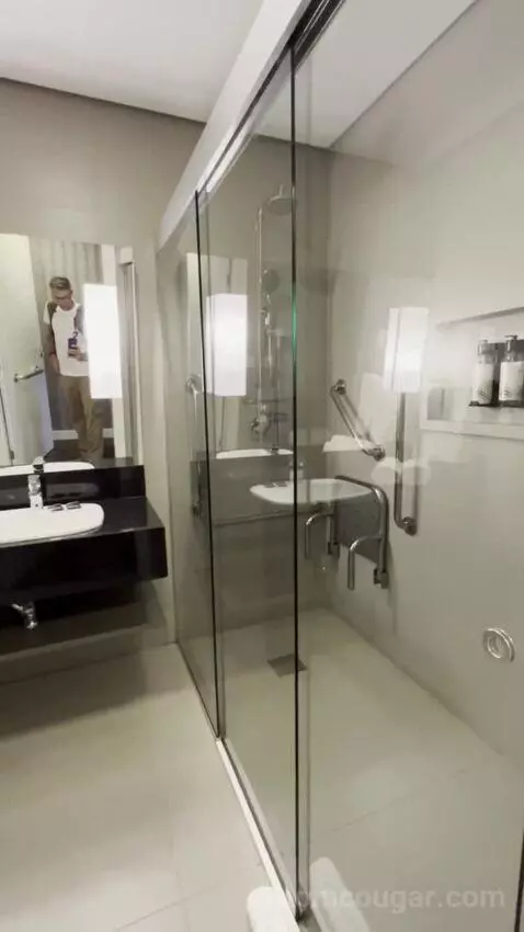 Queen Room - Disability Access (#1801) bathroom picture #12