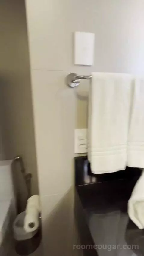 King Room (#1803) bathroom picture #6