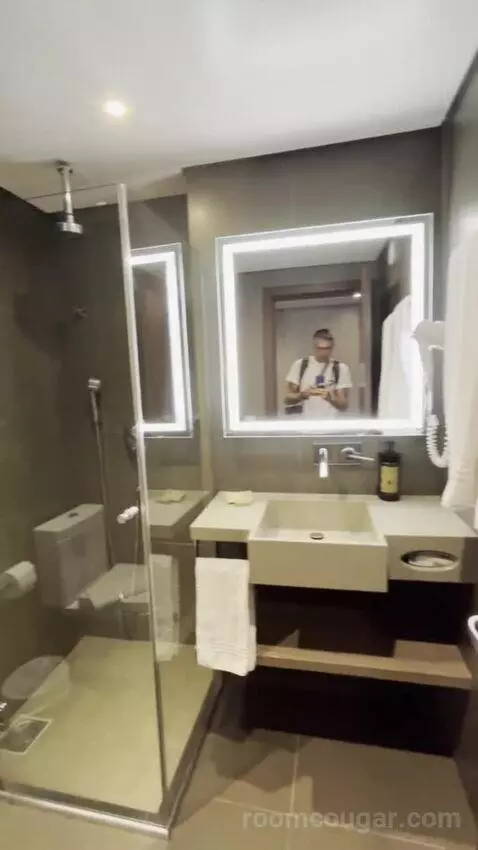 Superior Twin Room (#653) bathroom picture #9