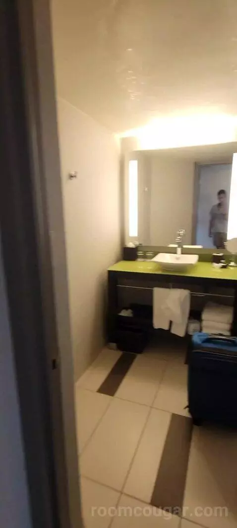 Double Room with Two Double Beds and View bathroom picture #1