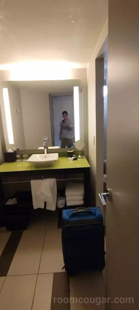 Double Room with Two Double Beds and View bathroom picture #3