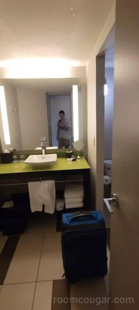 Double Room with Two Double Beds and View bathroom picture #4