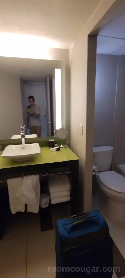 Double Room with Two Double Beds and View bathroom picture #5