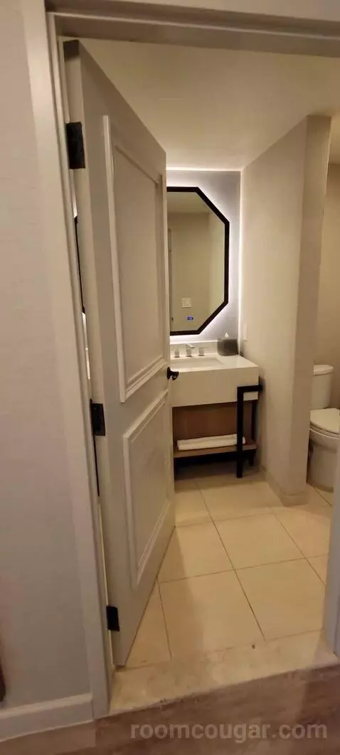King Suite with Balcony and Bay View bathroom picture #1