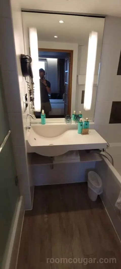 Superior Double Room bathroom picture #9