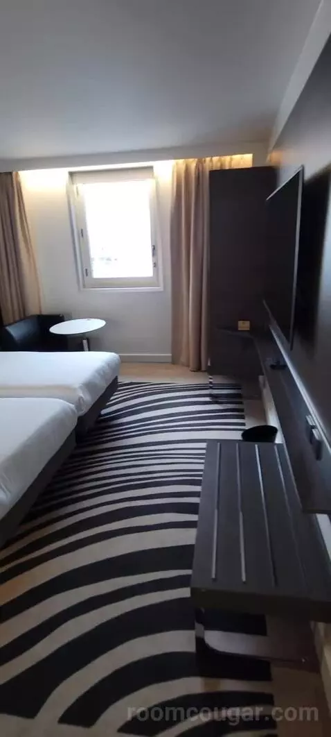 Superior Double Room bed picture #3
