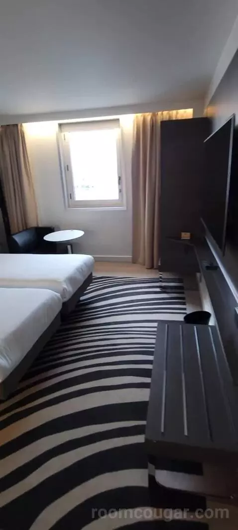 Superior Double Room bed picture #4