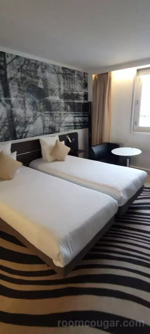 Superior Double Room bed picture #5