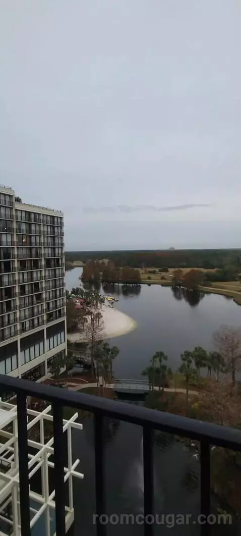 Double Room with Two Double Beds and Lake View view picture #6