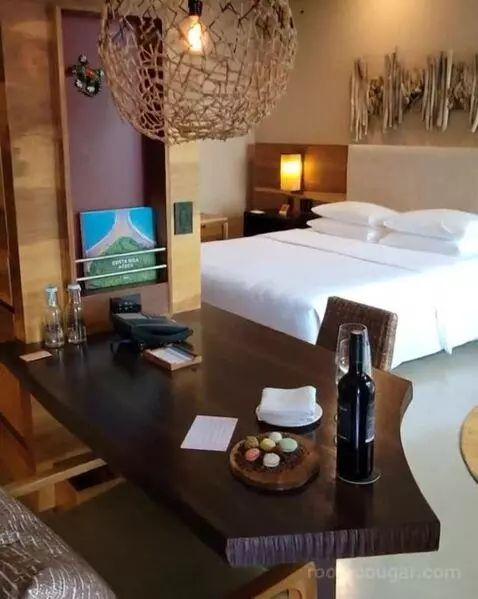 King Room with Partial Bay View bed picture #1