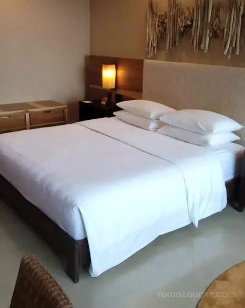 King Room with Partial Bay View bed picture #2
