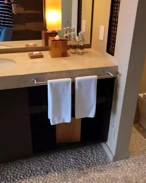 King Room with Partial Bay View bathroom picture #4