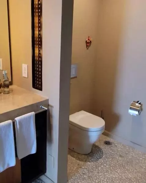 King Room with Partial Bay View bathroom picture #5