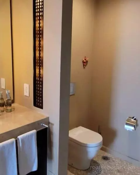 King Room with Partial Bay View bathroom picture #8