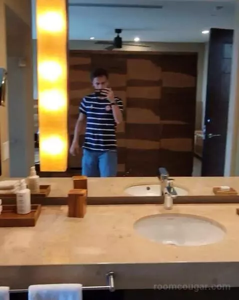 King Room with Partial Bay View bathroom picture #11