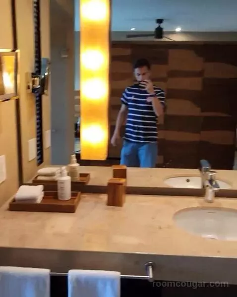 King Room with Partial Bay View bathroom picture #12