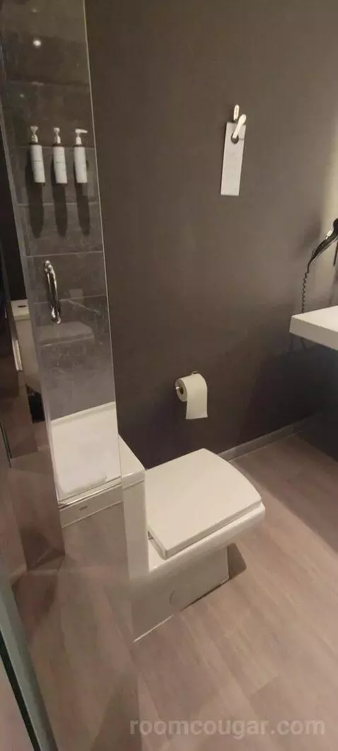 Guest Room, 2 Queen bathroom picture #3