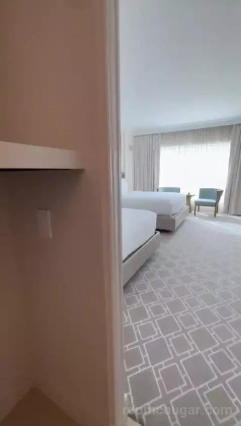 Deluxe Suite with Two Queen Beds - Fireworks View bed picture #1