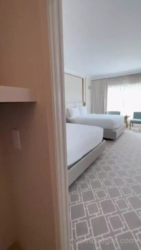 Deluxe Suite with Two Queen Beds - Fireworks View bed picture #3