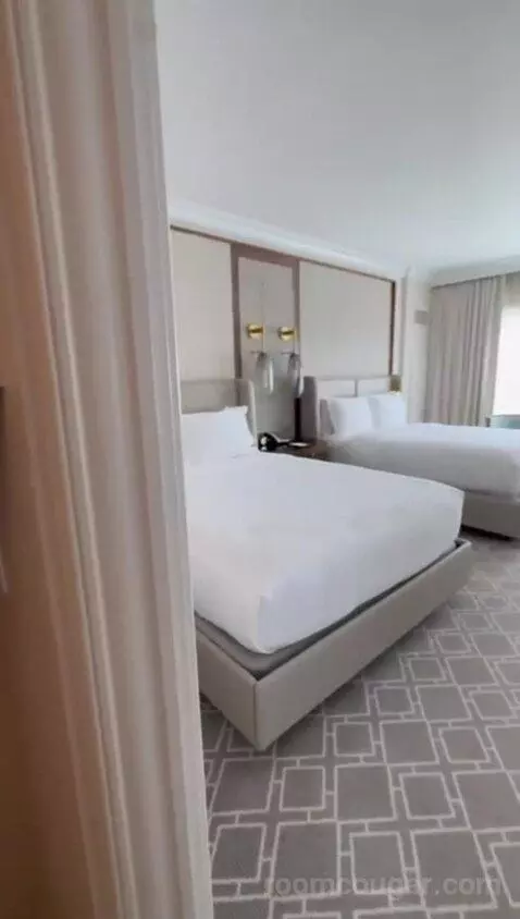 Deluxe Suite with Two Queen Beds - Fireworks View bed picture #6
