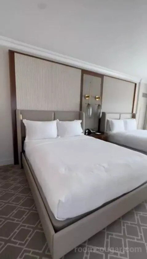 Deluxe Suite with Two Queen Beds - Fireworks View bed picture #9