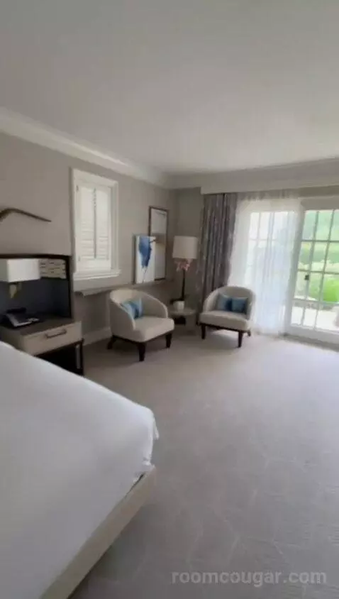 Premium Garden Suite (#163) bed picture #11