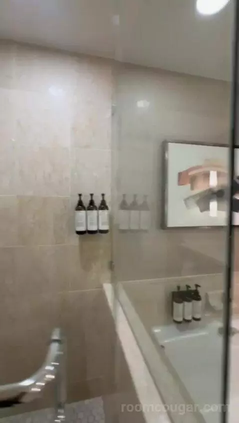 King Room with Coastal View bathroom picture #5